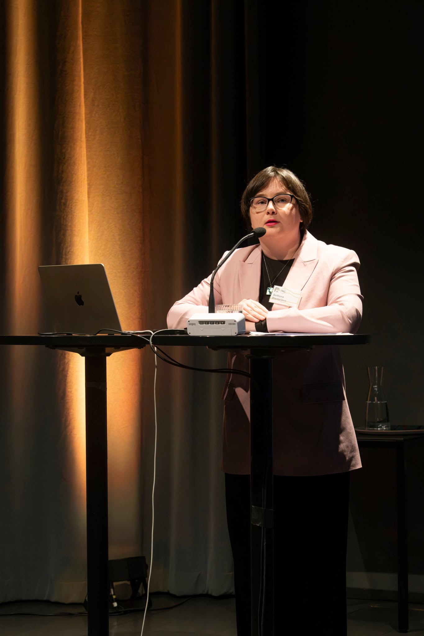 Svitlana Biedarieva delivering her keynote at the Ateneum Museum in Helsinki.